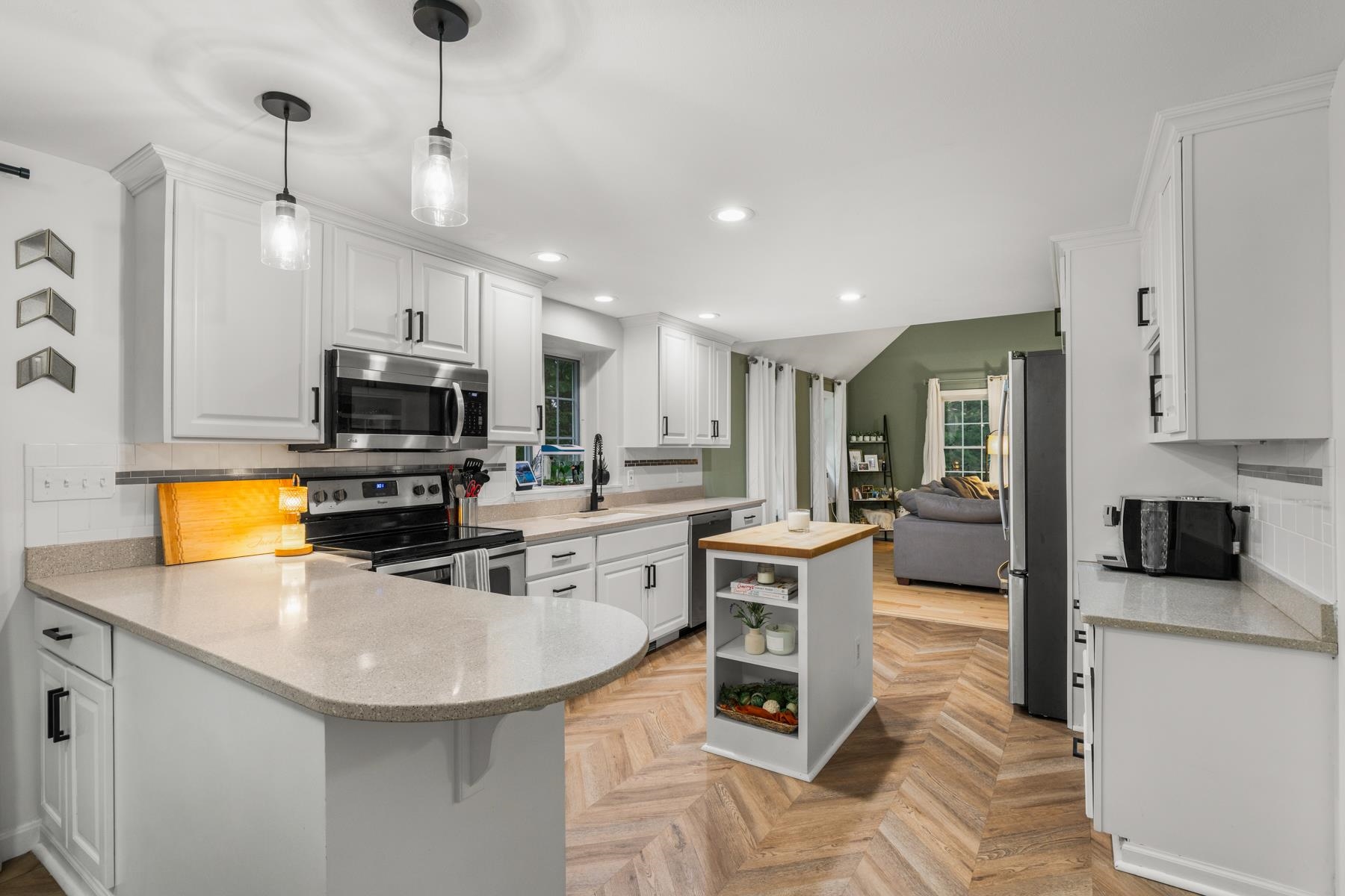 2 Chapman Way Exeter, NH 03833 - Photo 6 of 48 Gallery Image 6