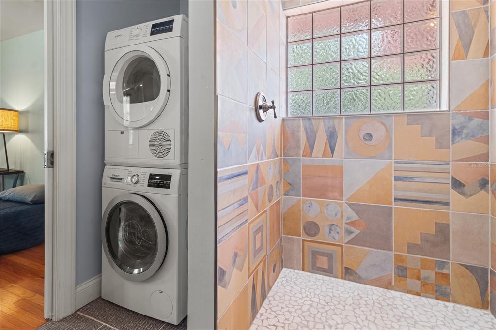 6515 Dimarco Road Tampa, FL 33634 - Photo 23 of 67 a utility room with dryer and washer