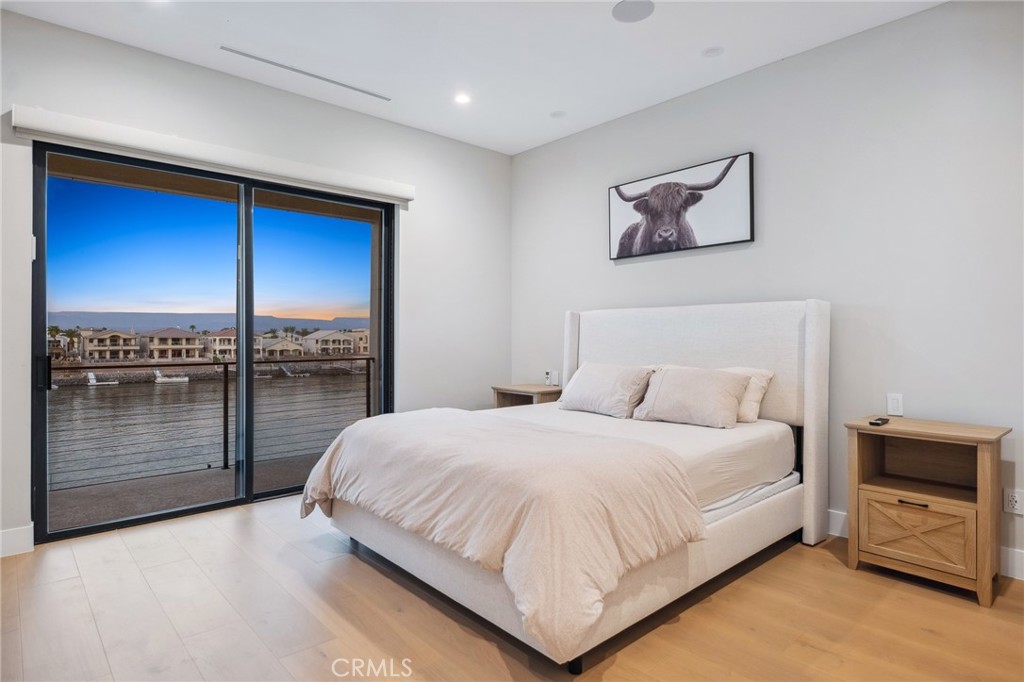 908 Beach Needles, CA 92363 - Photo 10 of 28 a bedroom with a large bed and a television