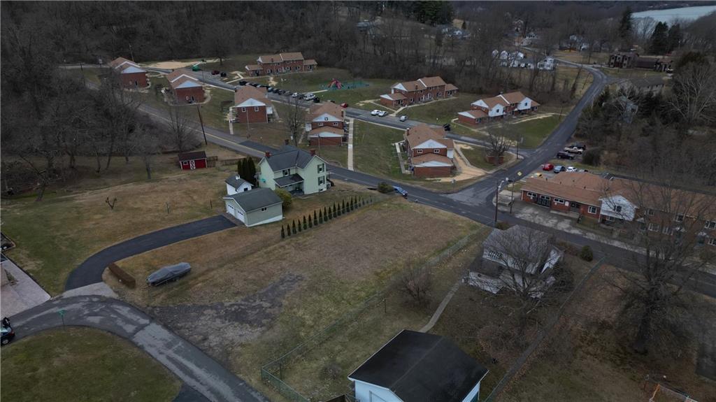748 Crawford Road Fredericktown, PA 15333 - Photo 3 of 8 a view of folding clothes and other items