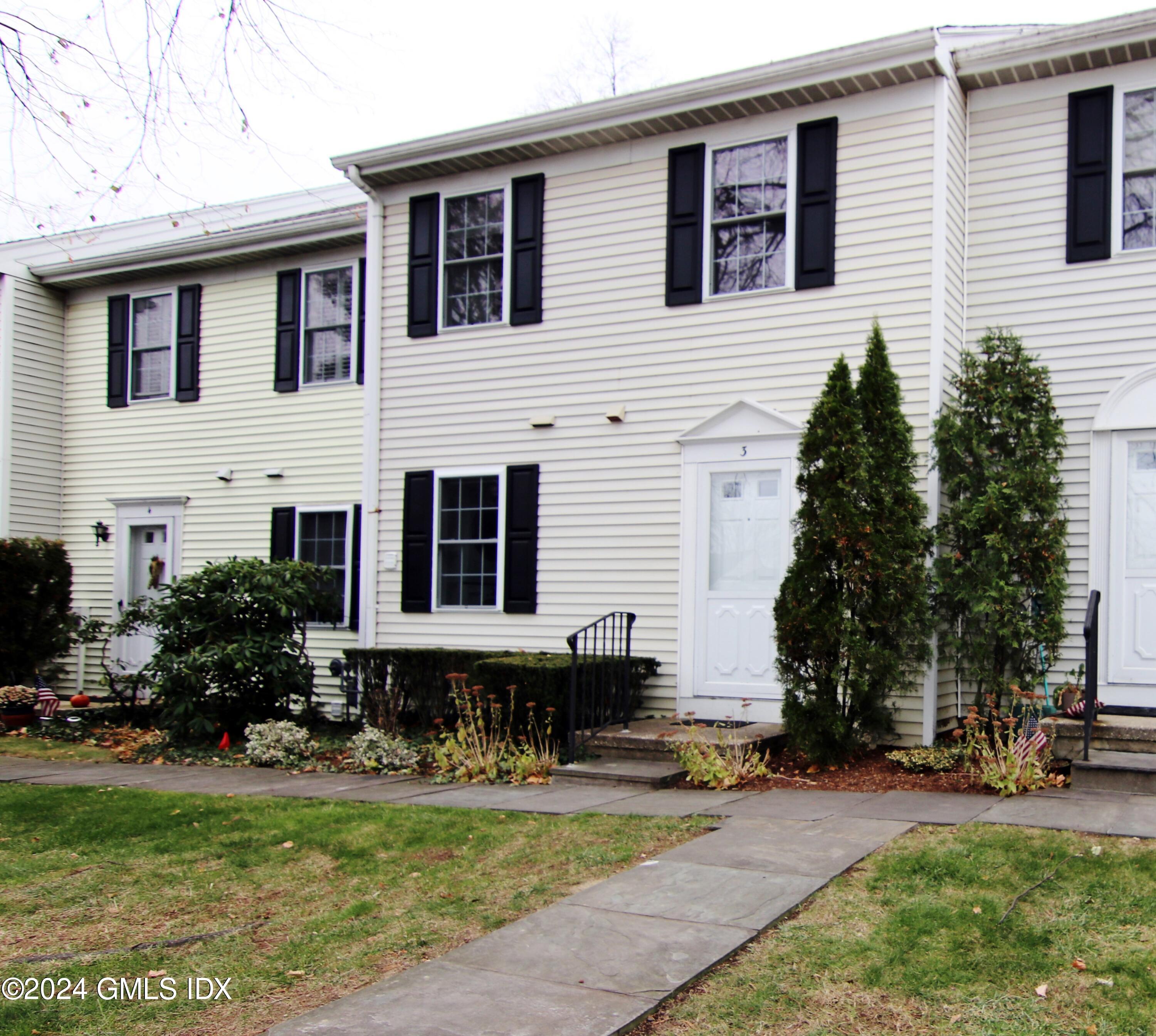 33 Talbot Lane, Unit 3 Greenwich, CT 06830 - Photo 1 of 29 IMG_1541