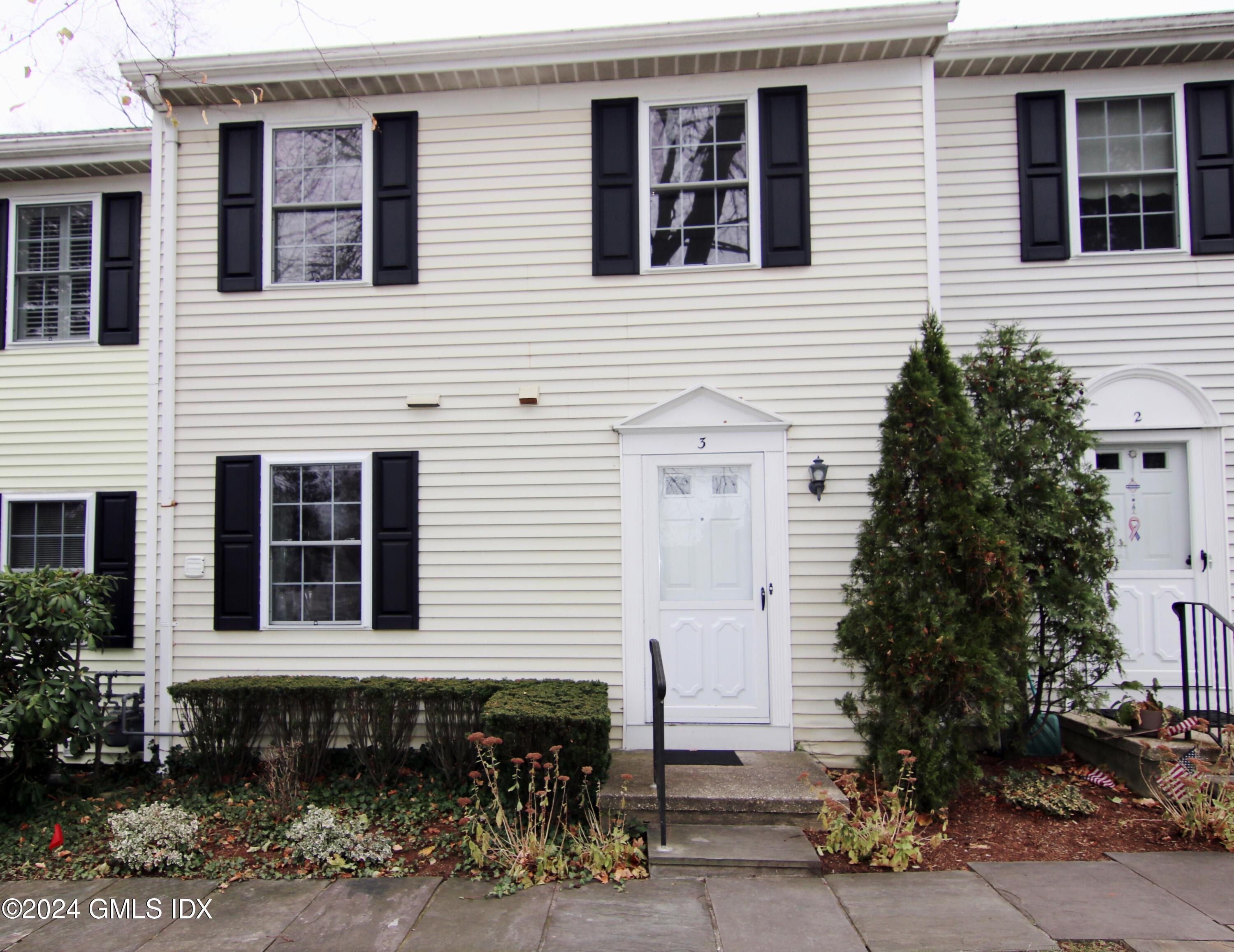 33 Talbot Lane, Unit 3 Greenwich, CT 06830 - Photo 2 of 29 IMG_1540