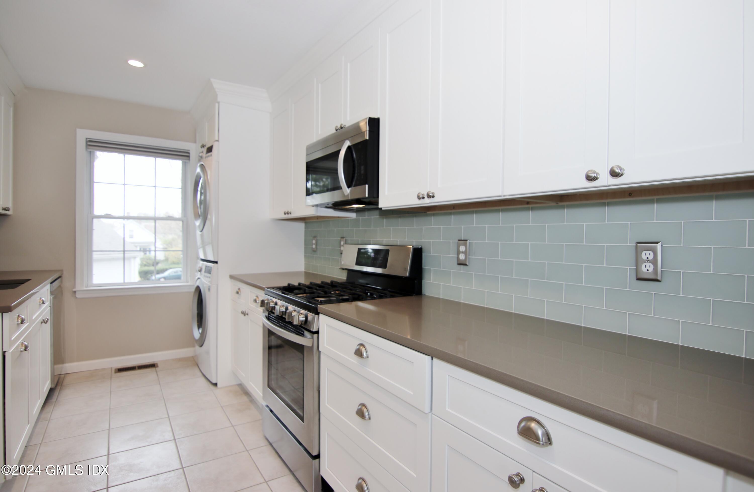 33 Talbot Lane, Unit 3 Greenwich, CT 06830 - Photo 5 of 29 IMG_1554