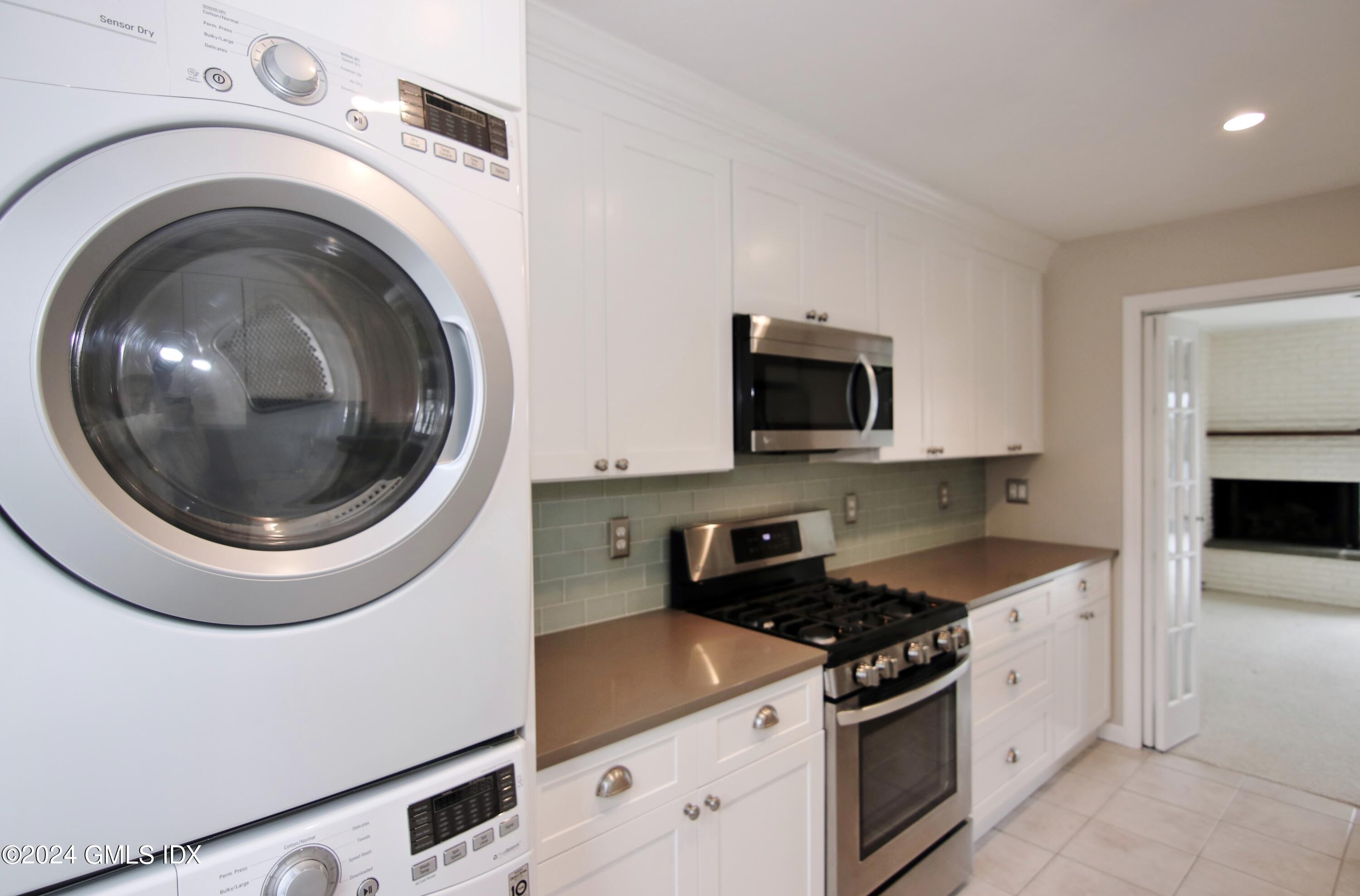 33 Talbot Lane, Unit 3 Greenwich, CT 06830 - Photo 9 of 29 IMG_1559
