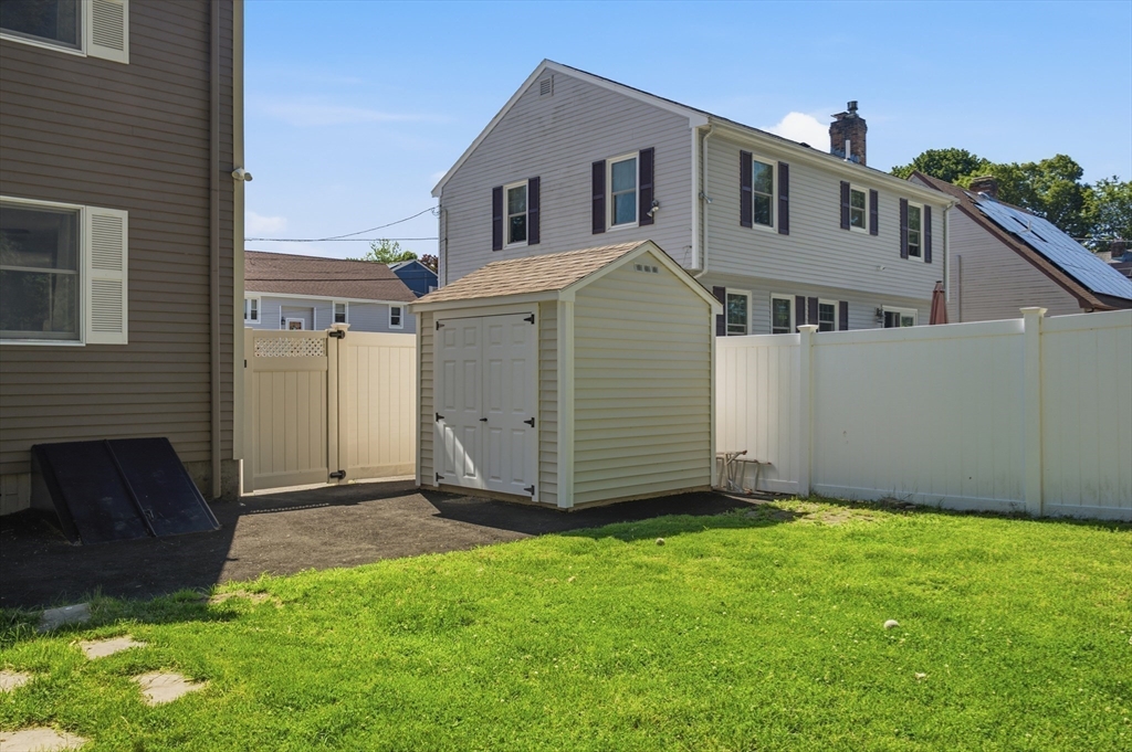 137 Maplewood Road Lynn, MA 01904 - Photo 29 of 39