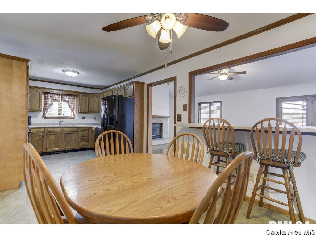 1201 Mildred Court Springfield, IL 62712 - Photo 8 of 35