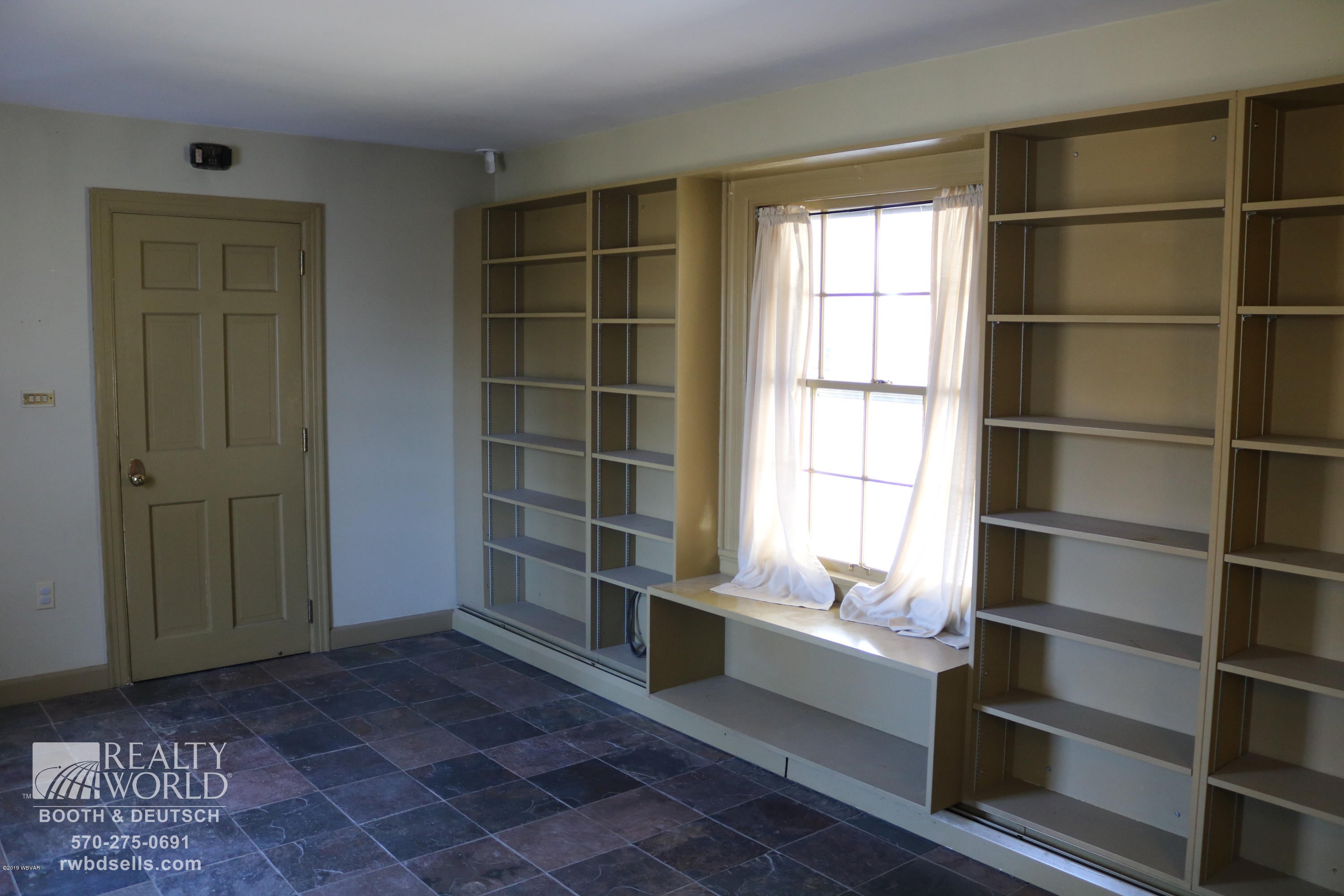 1904 Devon Road Williamsport, PA 17701 - Photo 9 of 24 Bookshelves 2