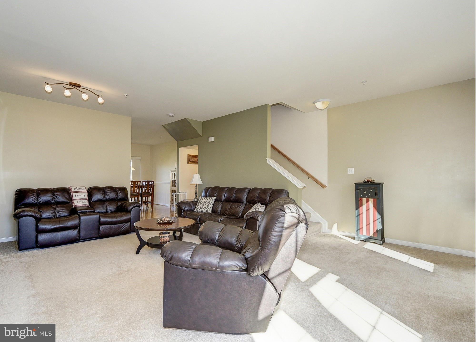 12936 Yellow Jacket Road Hagerstown, MD 21740 - Photo 11 of 30 Living Room