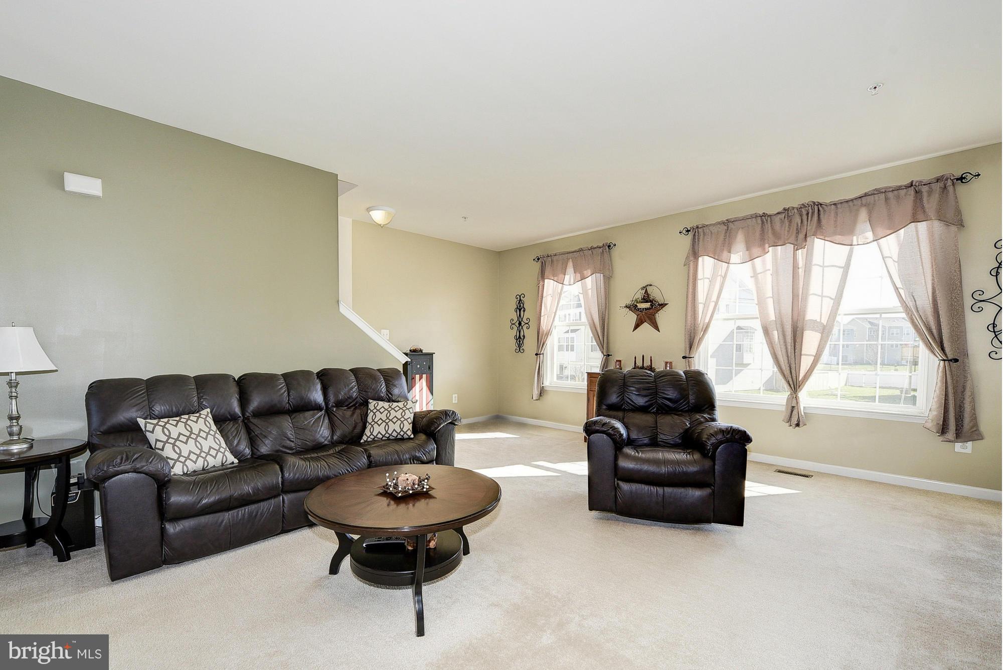12936 Yellow Jacket Road Hagerstown, MD 21740 - Photo 10 of 30 Living Room