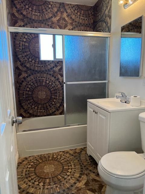 38879 Mesquite Road Palmdale, CA 93551 - Photo 9 of 12 a bathroom with a toilet and a shower