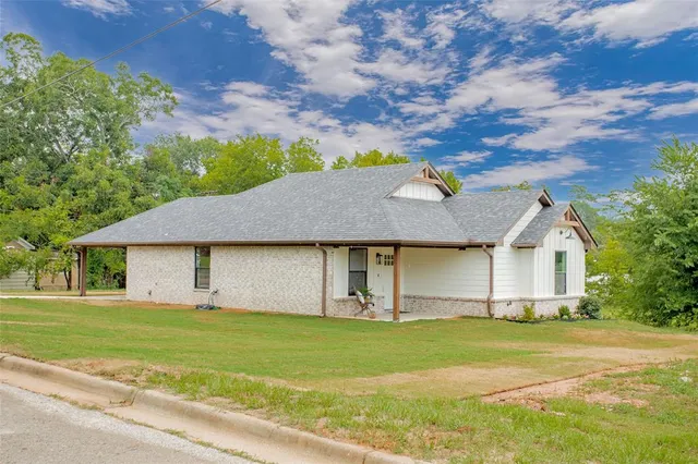 $259,900 | 113 West Magnolia Street, Troup, TX 75789