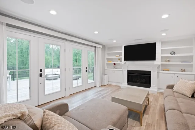 $1,495,000 | 276 River Drive, River Vale, NJ 07675