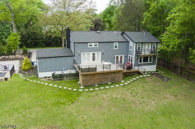 $1,495,000 | 276 River Drive, River Vale, NJ 07675