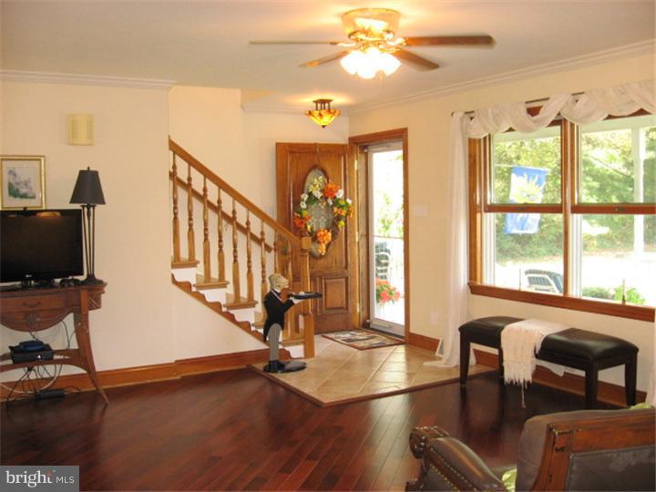 70 Island Road Monroeville, NJ 08343 - Photo 2 of 25 Living Room