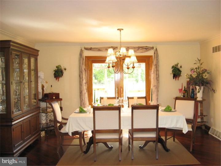 70 Island Road Monroeville, NJ 08343 - Photo 4 of 25 Dining Room