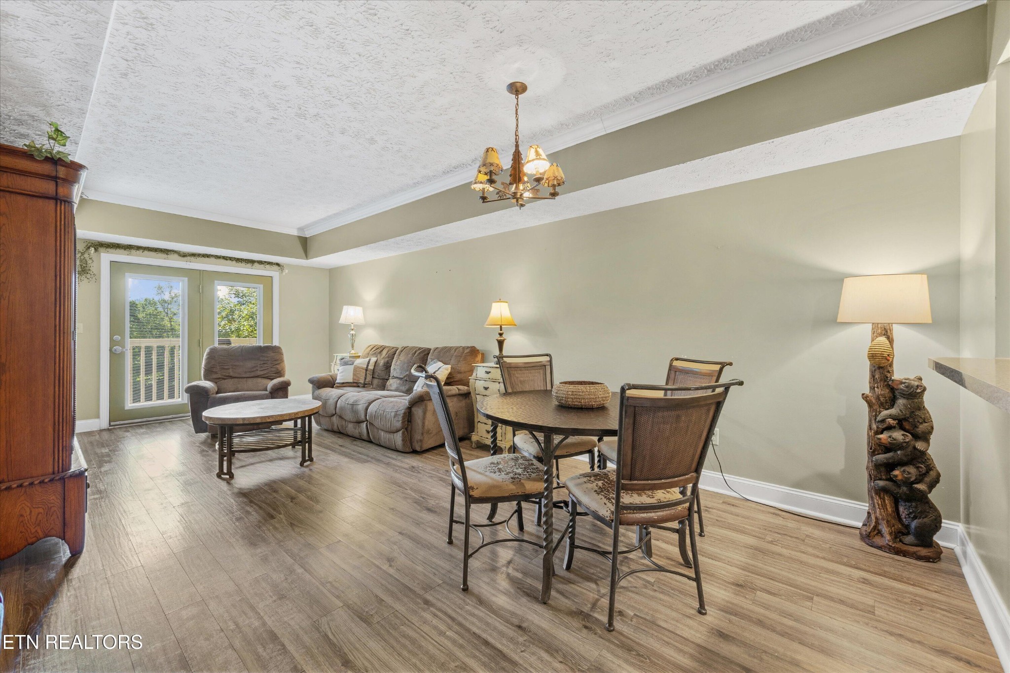 818 Golf View Boulevard, Unit 1502 Sevierville, TN 37863 - Photo 9 of 27 a living room with furniture and a wooden floor