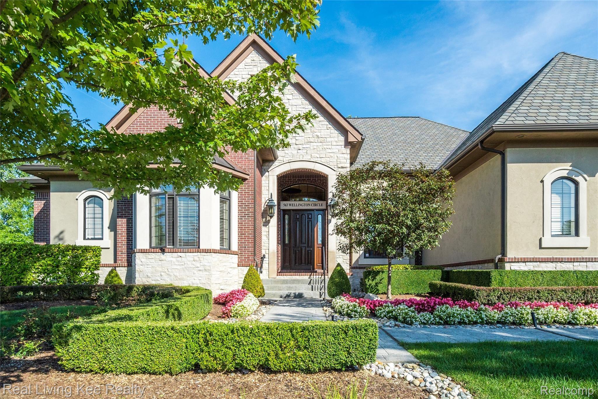 563 Wellington Circle Rochester, MI 48309 - Photo 2 of 68 Exteriors (1 of 20).jpg
