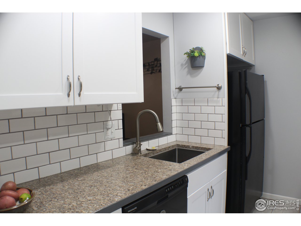 809 East Drake Road, Unit 108 Fort Collins, CO 80525 - Photo 9 of 36 Subway Backsplash