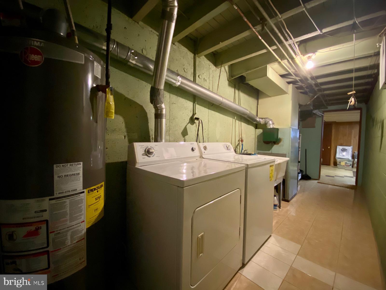 4545 Aberdale Road Philadelphia, PA 19136 - Photo 22 of 24 Laundry