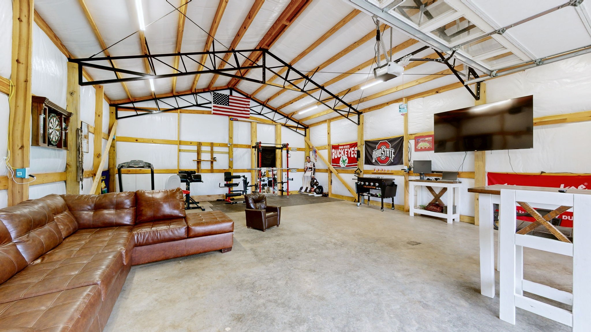 133 Cleveland Road Wartrace, TN 37183 - Photo 20 of 23 a living room with furniture and a flat screen tv