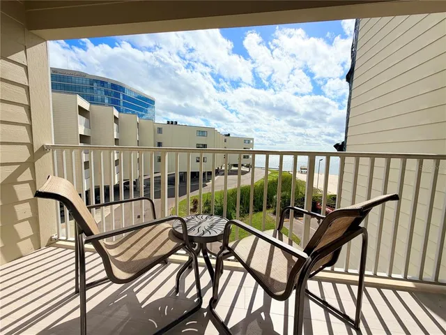 $229,000 | 2506 North Rocky Point Drive, Unit 305, Tampa, FL 33607