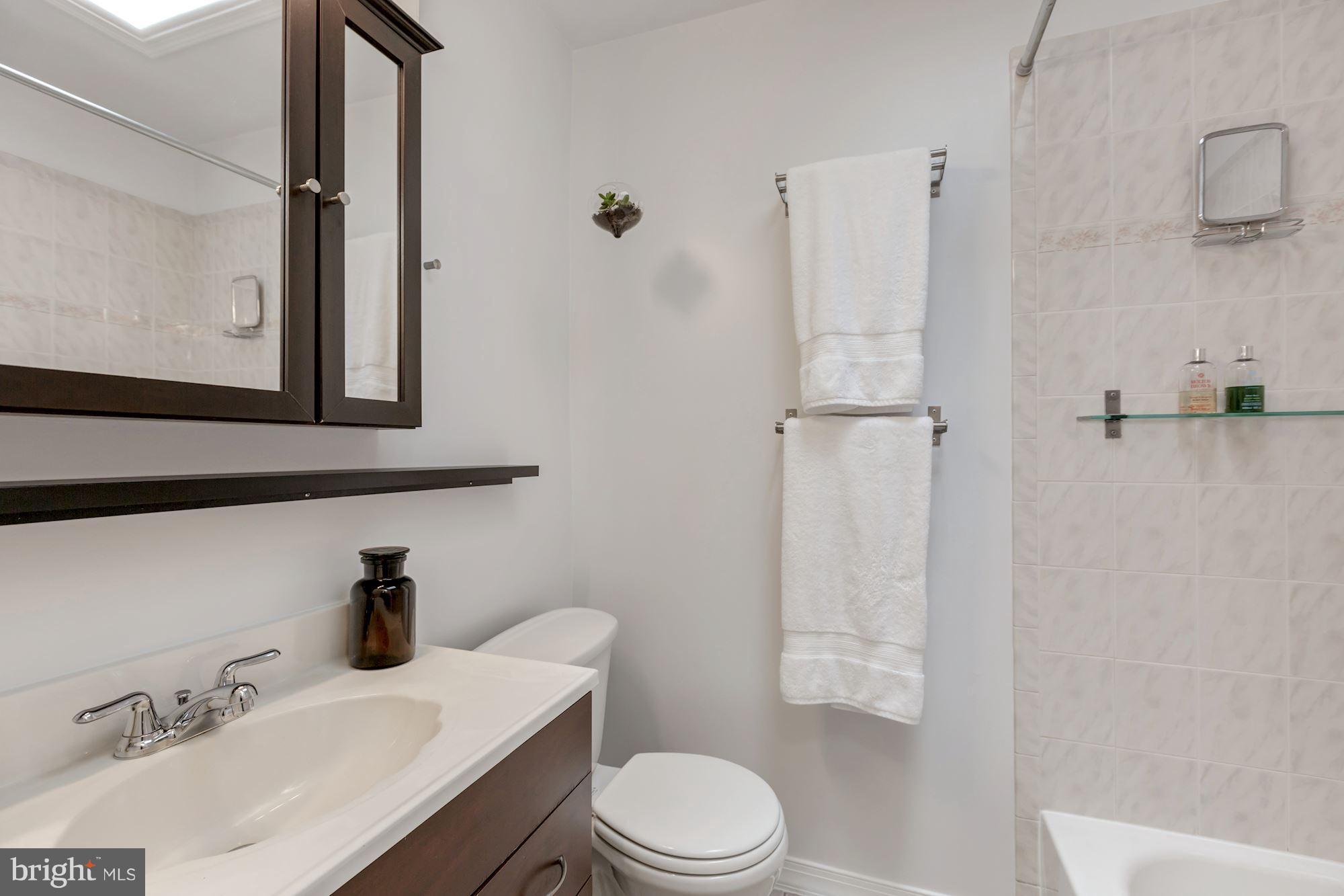 1749 L Street Northeast Washington, DC 20002 - Photo 15 of 19 Bath