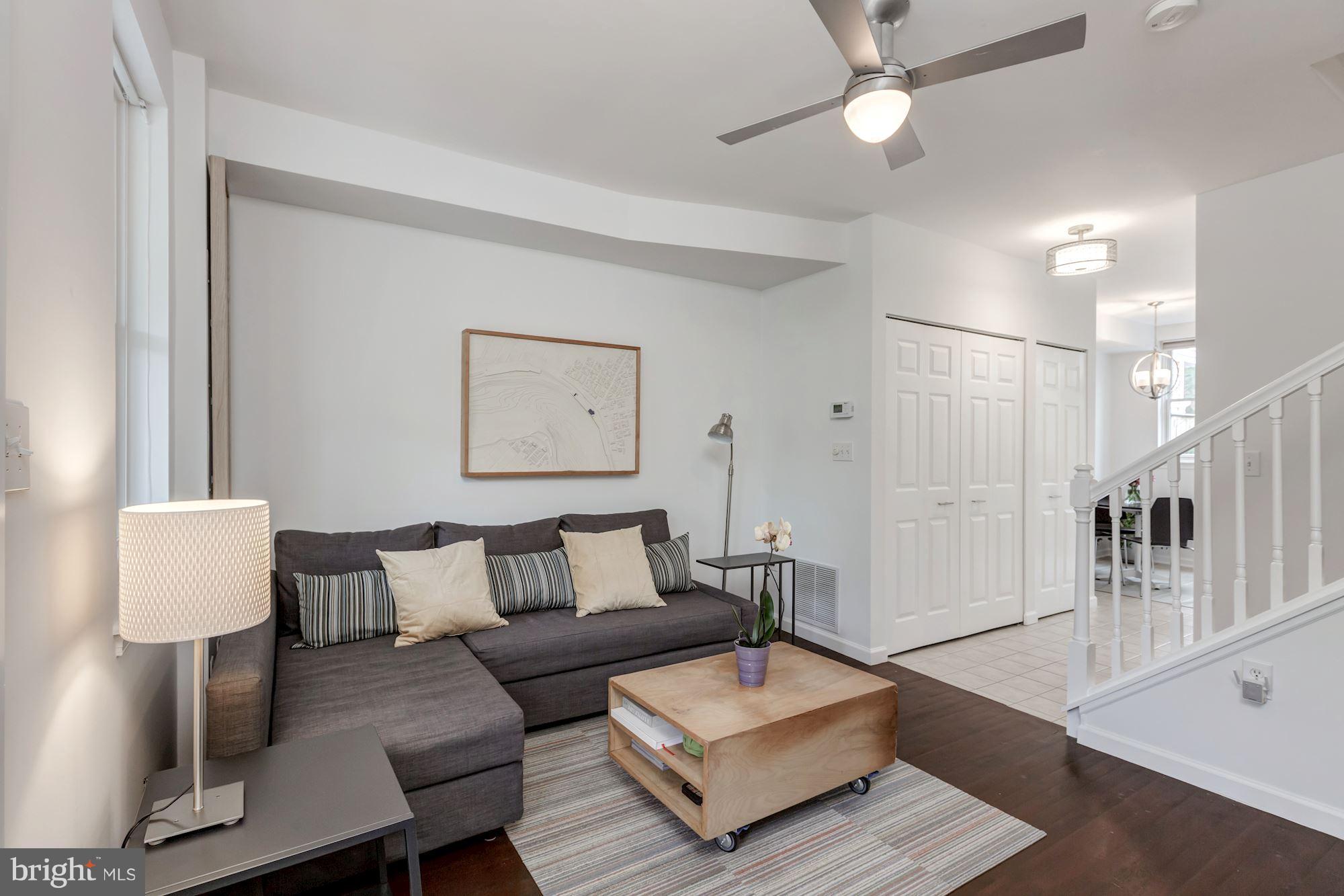 1749 L Street Northeast Washington, DC 20002 - Photo 3 of 19 Living Room