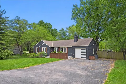 $372,000 | 3415 West 95th Street, Overland Park, KS 66206