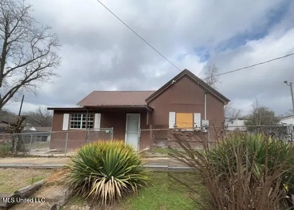 $11,600 | 3104 10th Street, Meridian, MS 39301