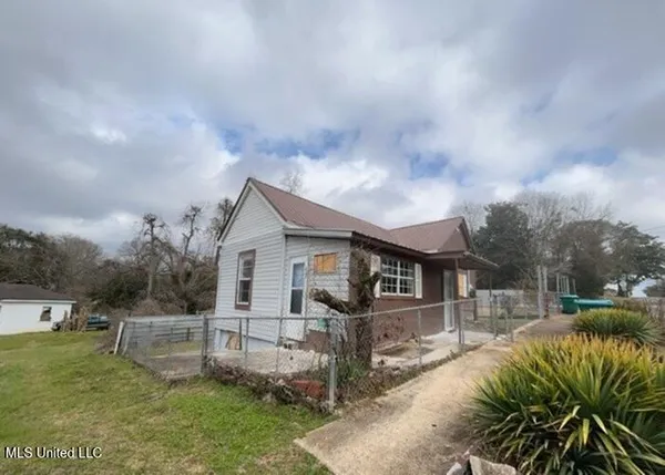 $11,600 | 3104 10th Street, Meridian, MS 39301