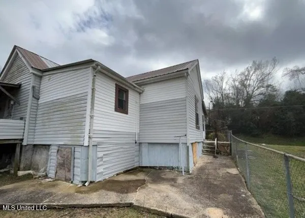 $11,600 | 3104 10th Street, Meridian, MS 39301