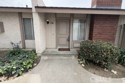 527 Holly Avenue Oxnard, CA 93036 - Photo 1 of 1 front view of a house with a yard