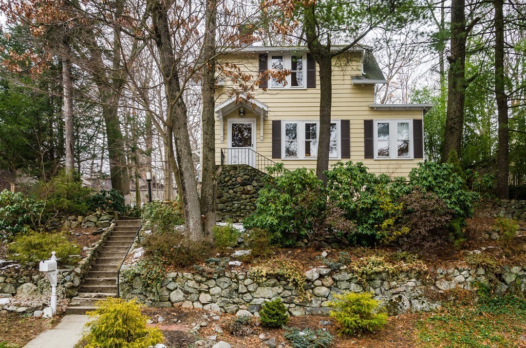 20 Fells Road Winchester, MA 01890 - Photo 2 of 27 Gallery Image 2
