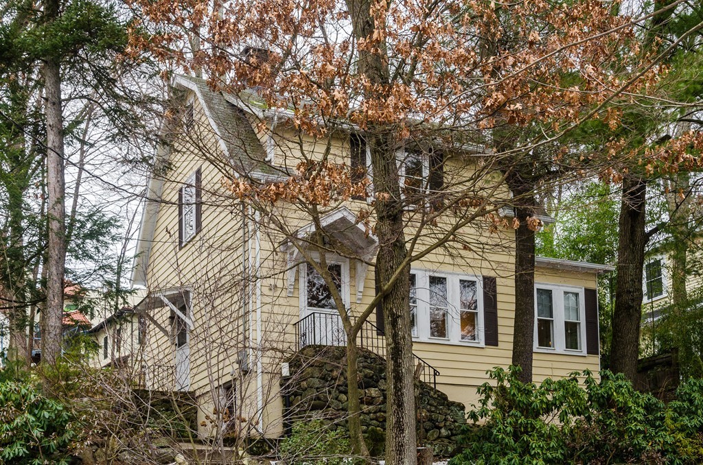 20 Fells Road Winchester, MA 01890 - Photo 3 of 27 Gallery Image 3