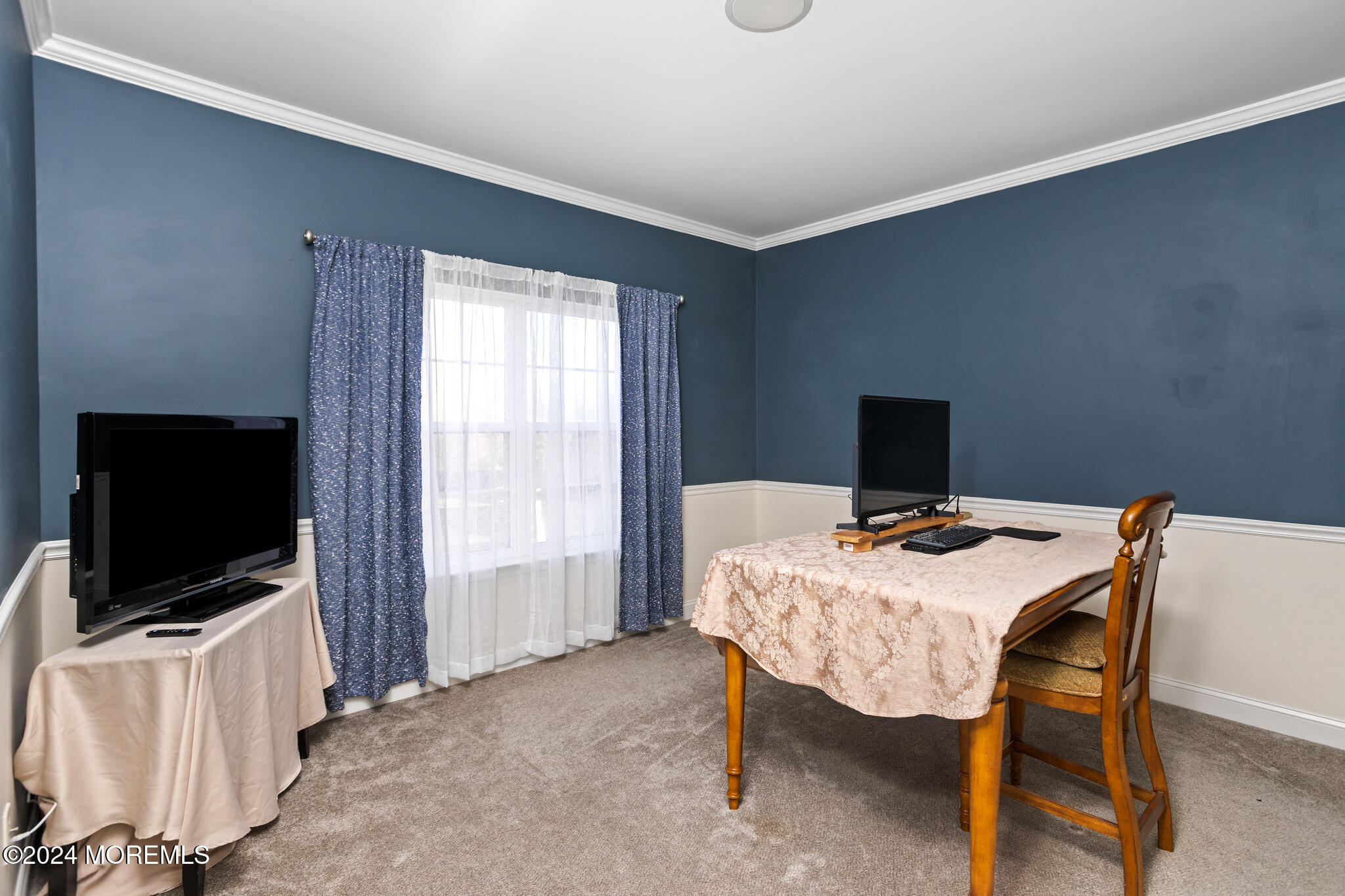 115 Holmes Mill Road Cream Ridge, NJ 08514 - Photo 17 of 49 a livingroom with furniture and a flat screen tv