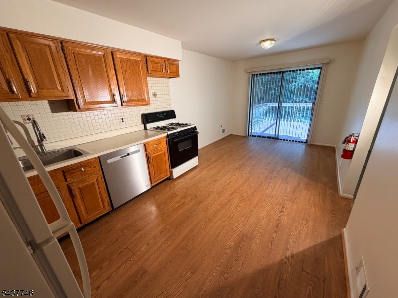 142 Patriots Road Morris Plains, NJ 07950 - Photo 12 of 21