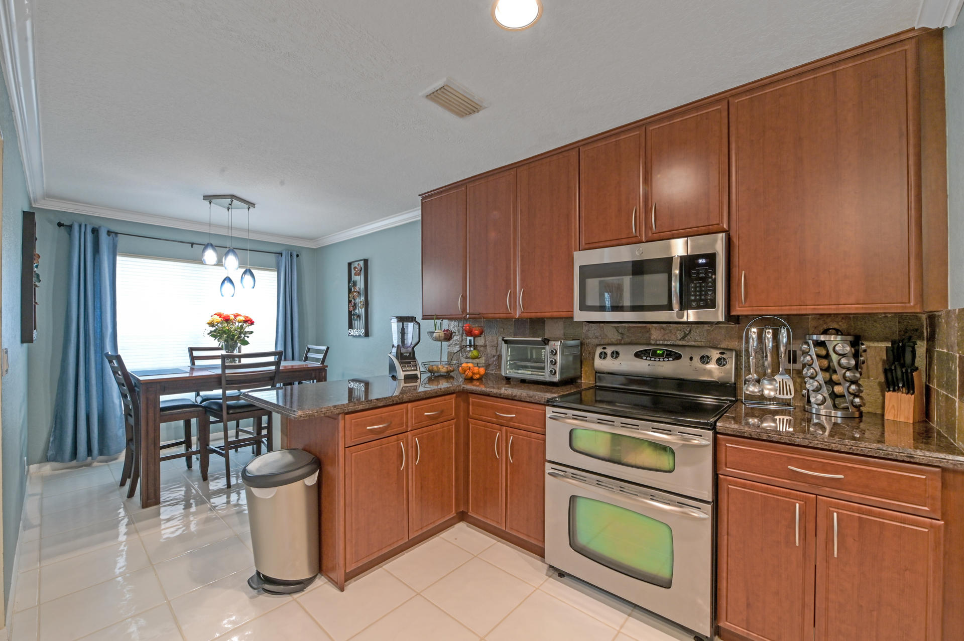 10525 Wheelhouse Circle Boca Raton, FL 33428 - Photo 17 of 52 20Kitchen2