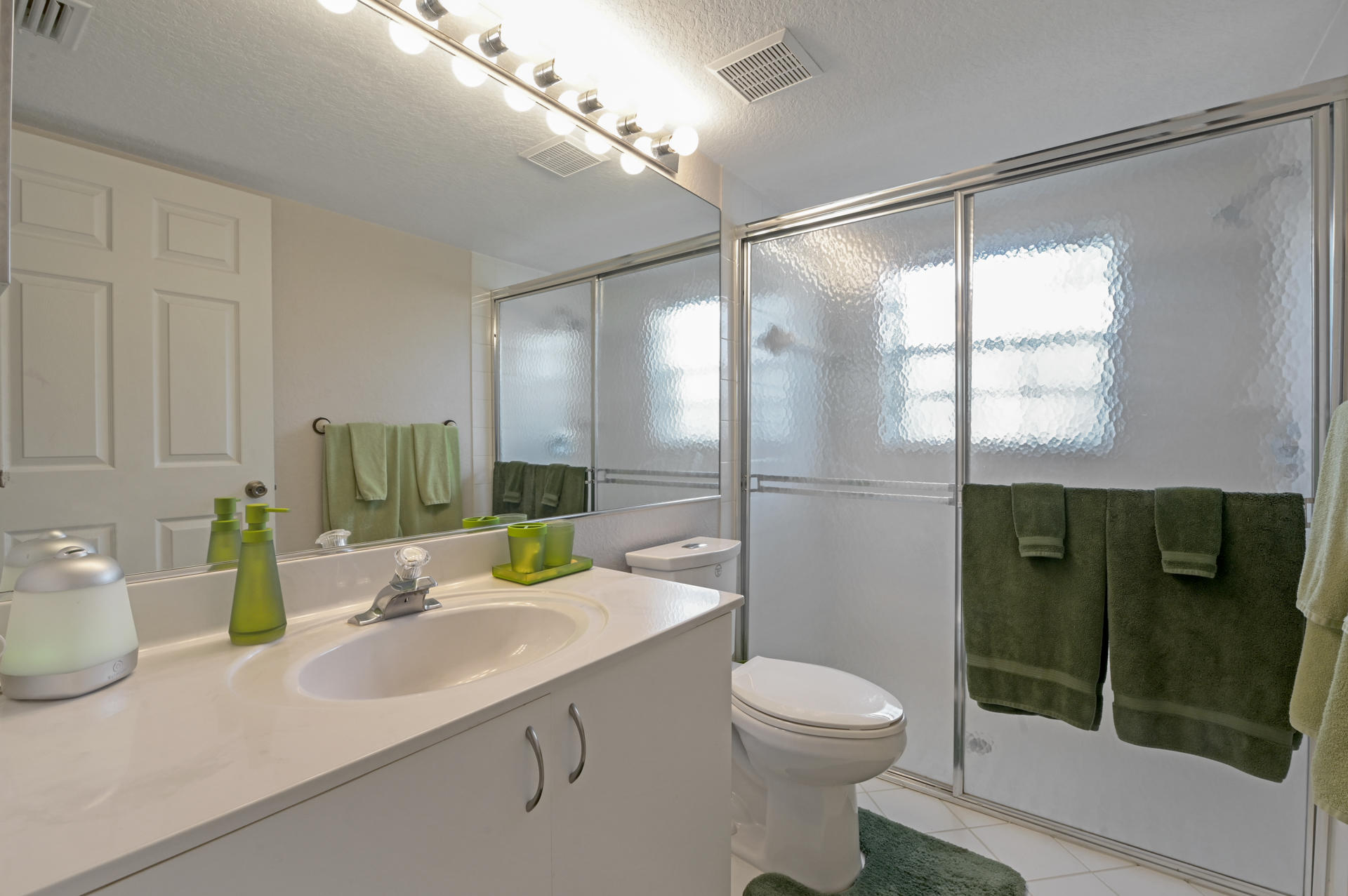 10525 Wheelhouse Circle Boca Raton, FL 33428 - Photo 27 of 52 29 Washroom 1