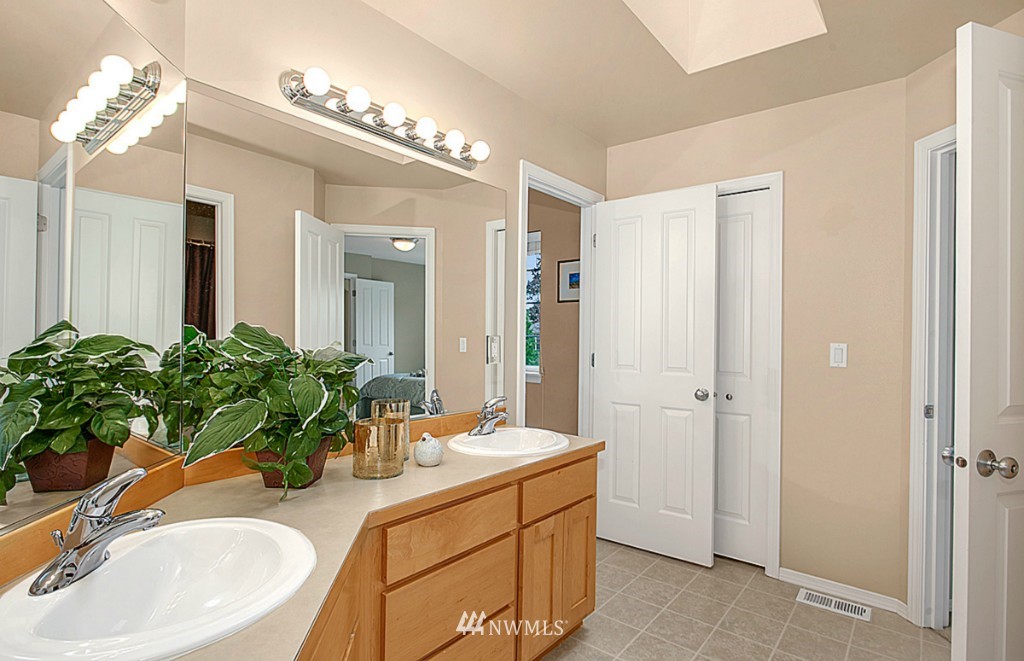 4419 241st Street Southeast Bothell, WA 98021 - Photo 14 of 18