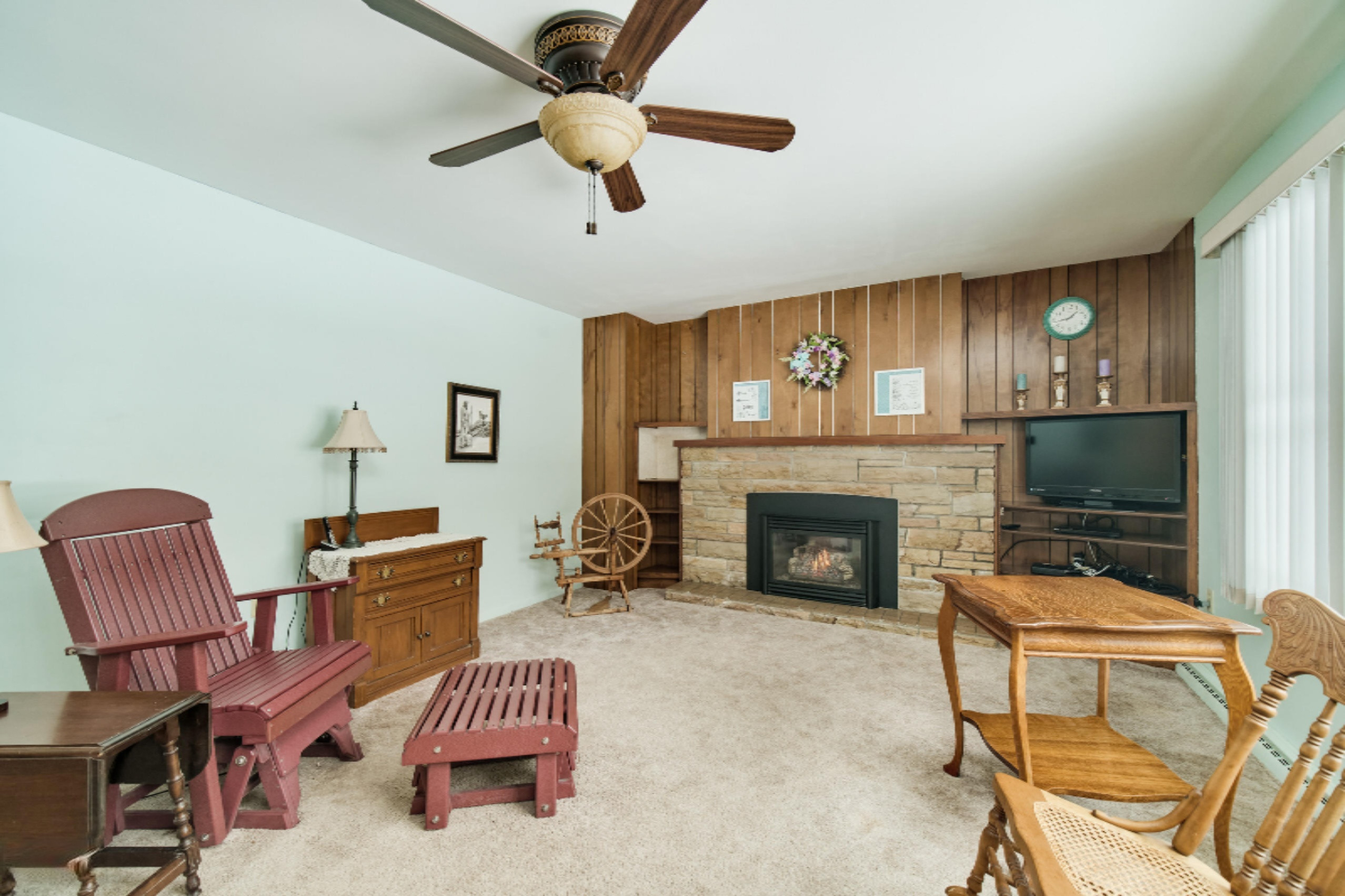 63 East Kott Road Manistee, MI 49660 - Photo 8 of 61 Living Room