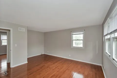 $525,000 | 8348 Adbeth Avenue, Woodridge, IL 60517