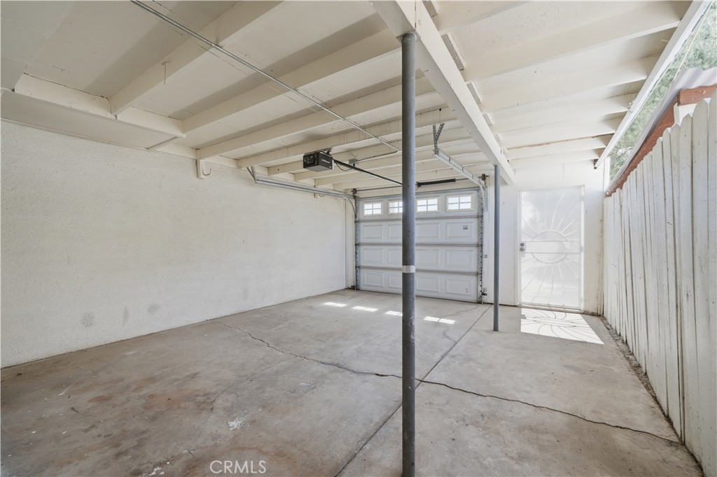 600 Gibbel Road Hemet, CA 92543 - Photo 23 of 28 Garage w security screen entry