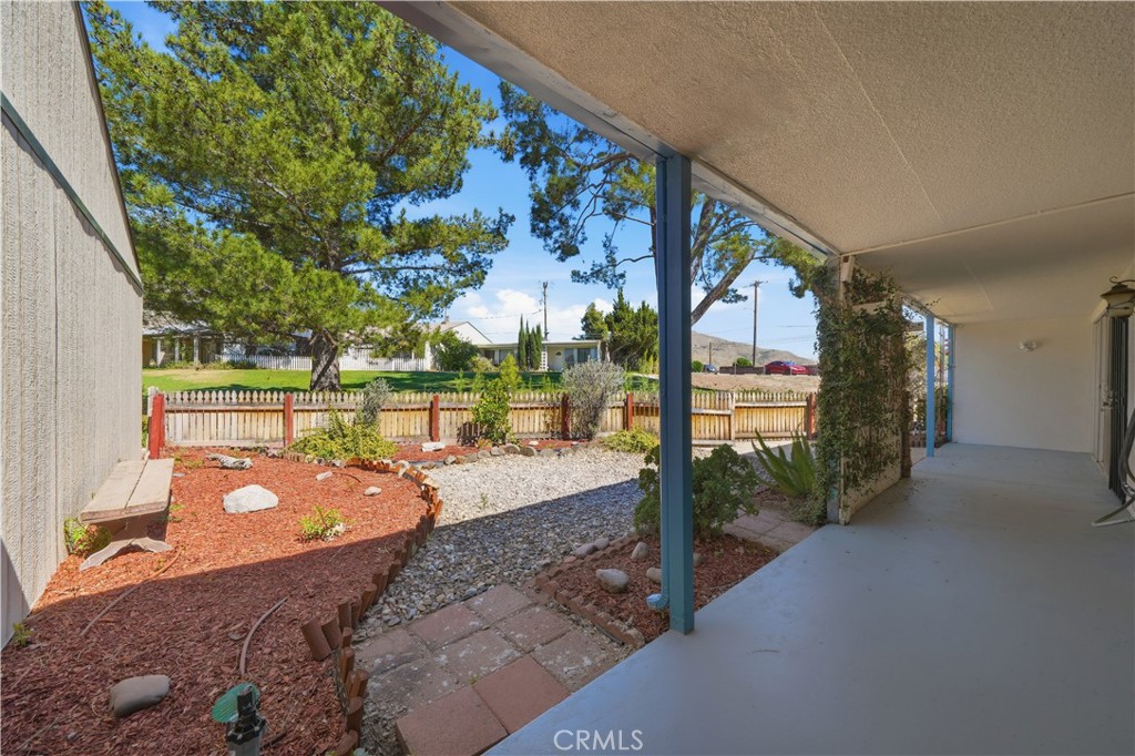 600 Gibbel Road Hemet, CA 92543 - Photo 4 of 28 Covered front porch and low maintenance front yard
