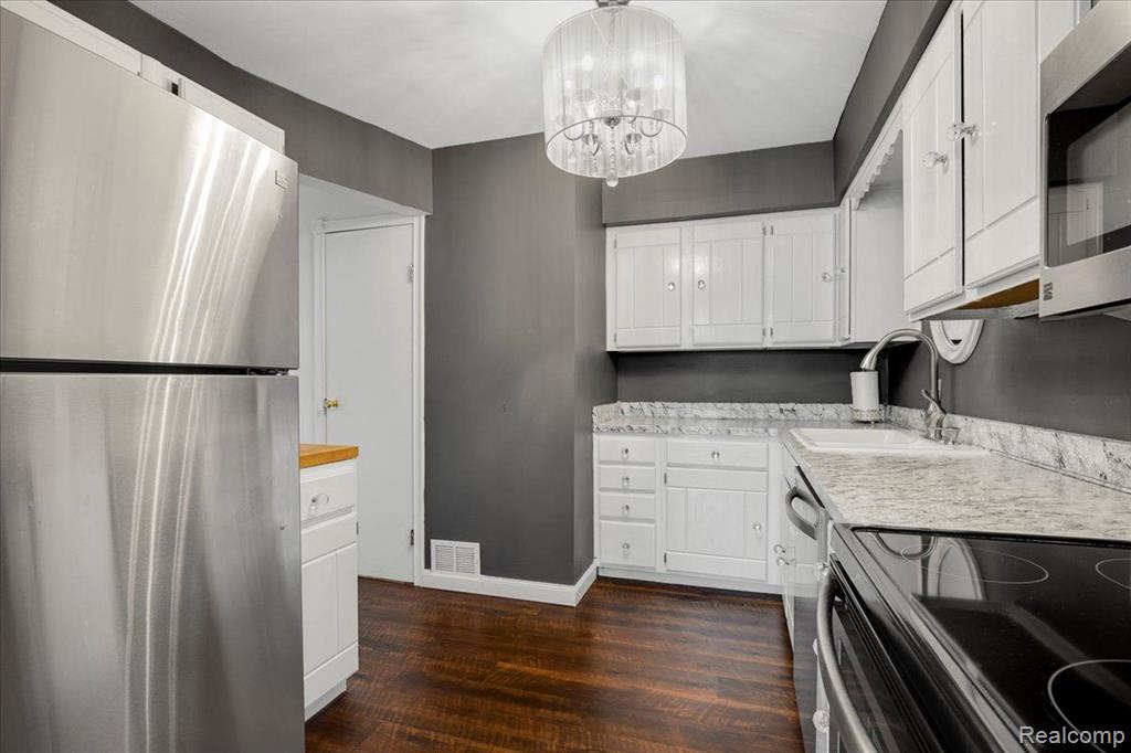 5055 Crooks Road, Unit 17 Royal Oak, MI 48073 - Photo 7 of 25 Gallery Image 7