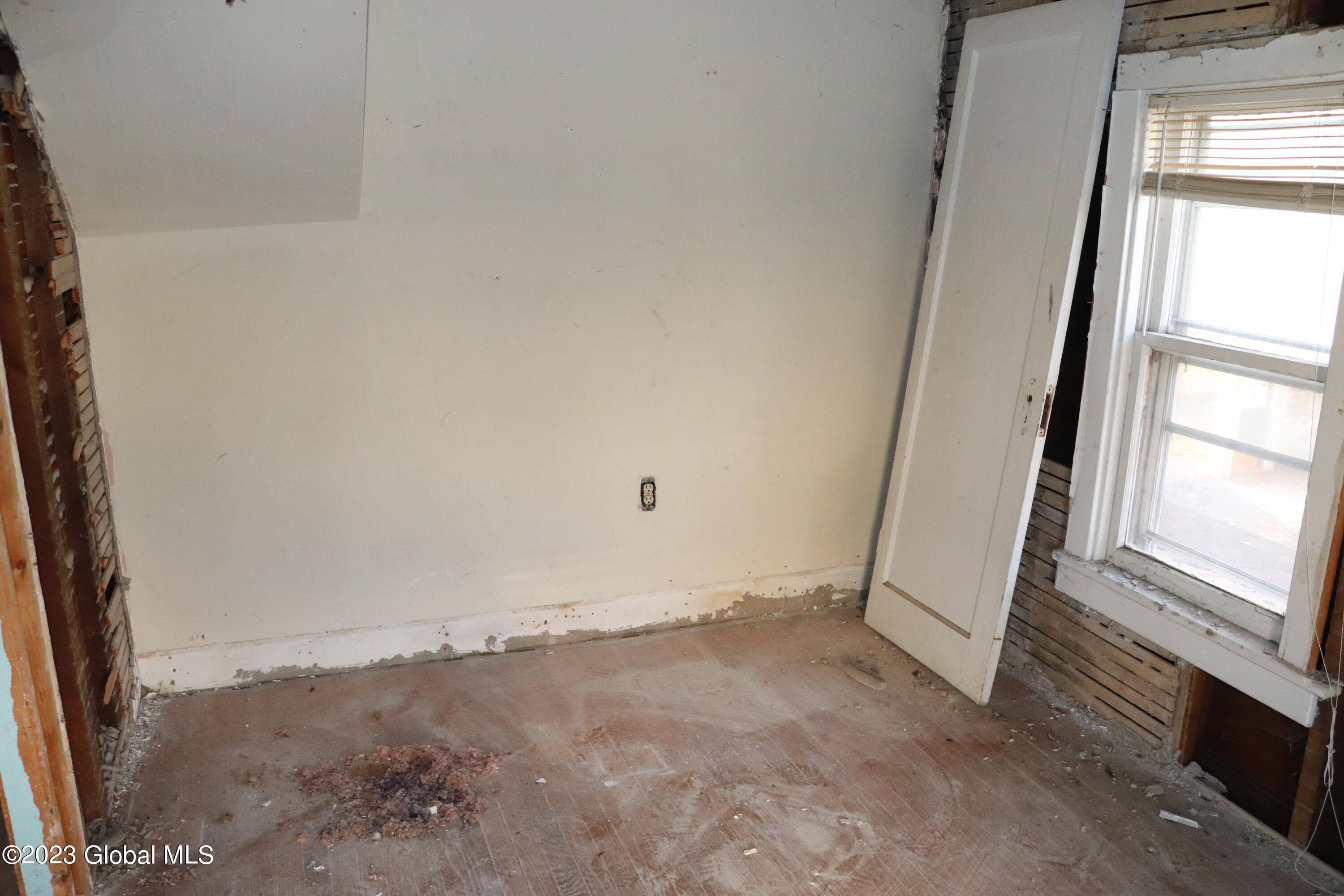 215 Clayton Road Schenectady, NY 12304 - Photo 16 of 19 IMG_4524