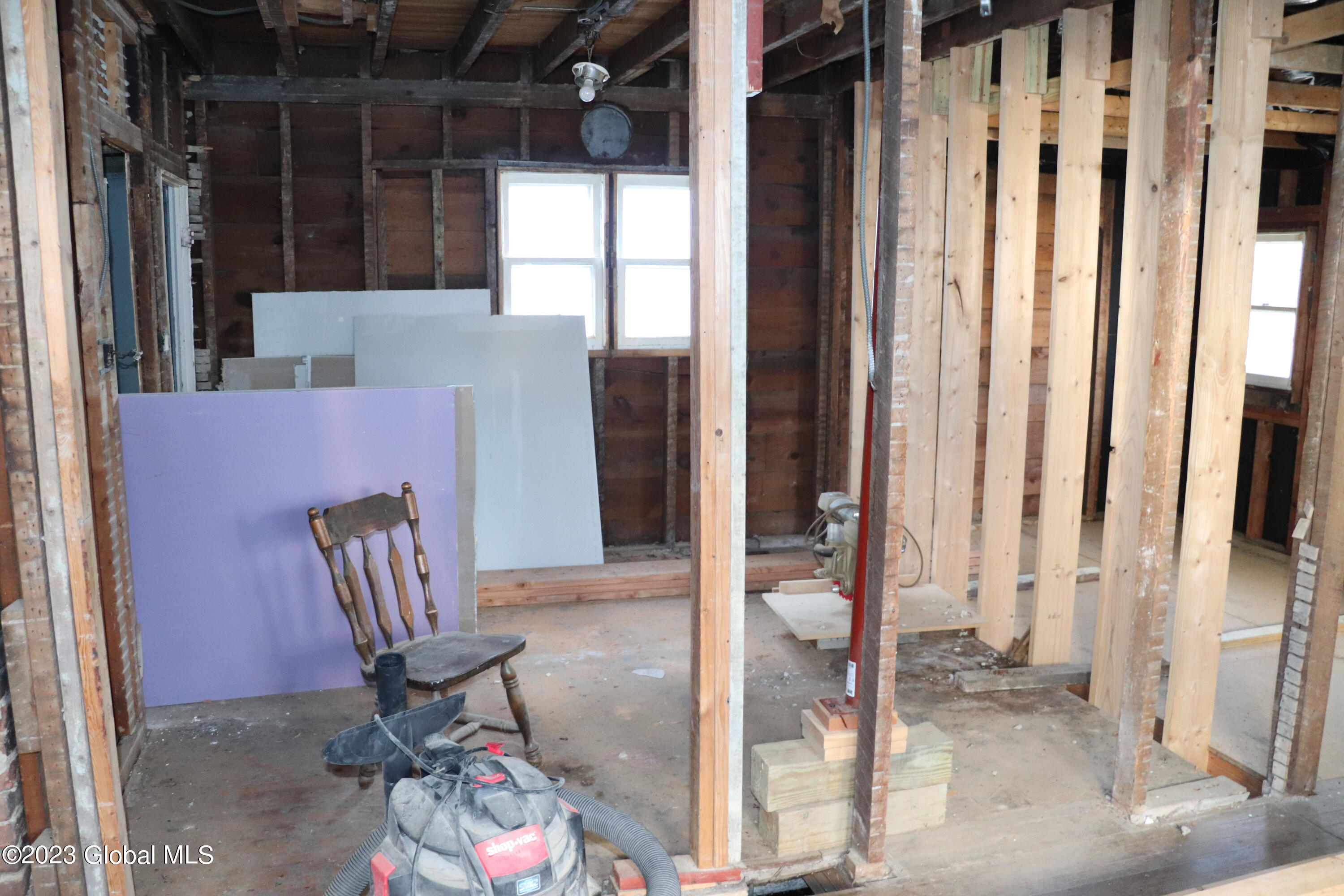 215 Clayton Road Schenectady, NY 12304 - Photo 5 of 19 IMG_4512