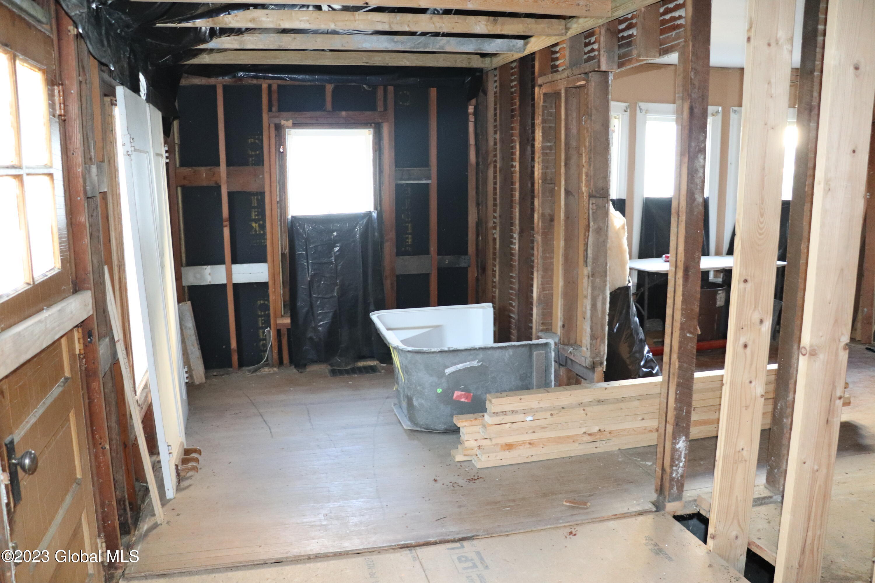 215 Clayton Road Schenectady, NY 12304 - Photo 8 of 19 IMG_4515