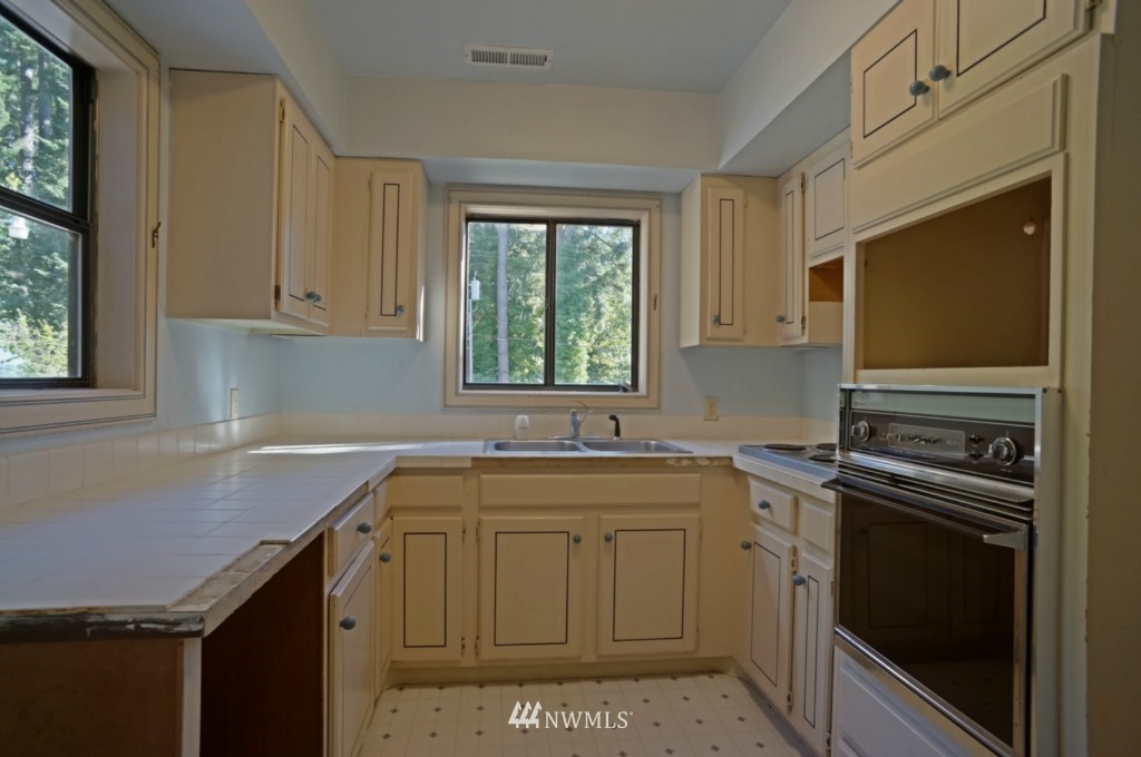 207 Lone Oak Road Longview, WA 98632 - Photo 3 of 16 Gallery Image 3
