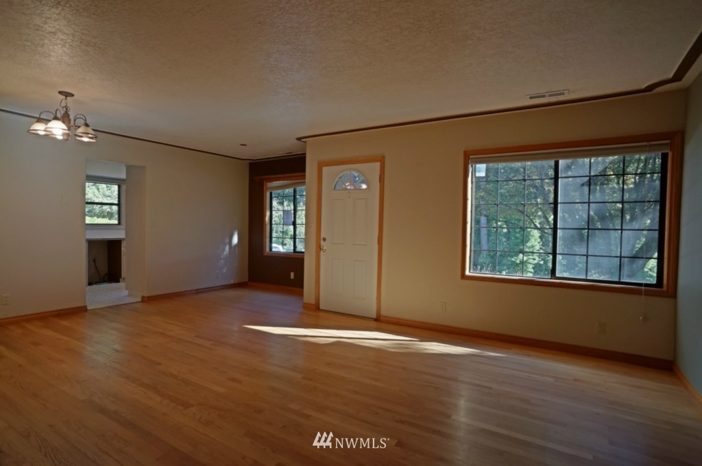 207 Lone Oak Road Longview, WA 98632 - Photo 4 of 16 Gallery Image 4