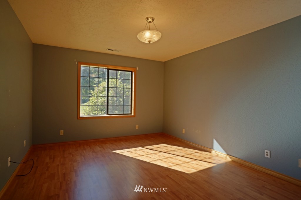 207 Lone Oak Road Longview, WA 98632 - Photo 9 of 16 Gallery Image 9